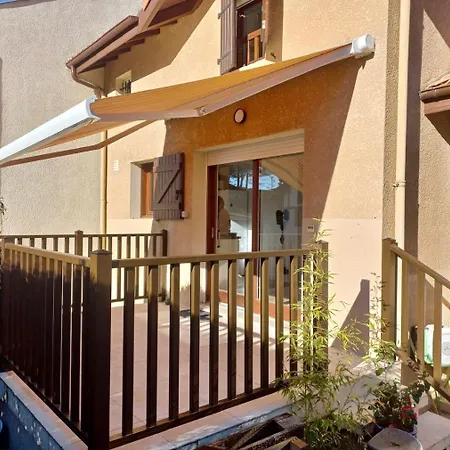 House, Beach, Downtown, Port, Walking Distance בית נופש