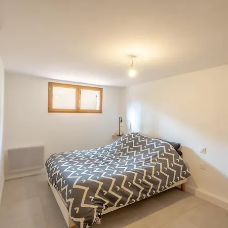 House, Beach, Downtown, Port, Walking Distance בית נופש קפברטון
