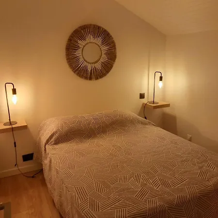 House, Beach, Downtown, Port, Walking Distance בית נופש *
